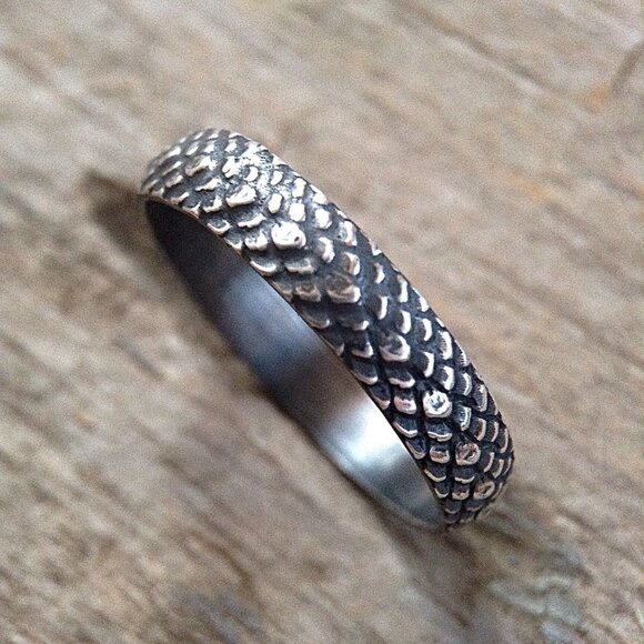 Oxidized Sterling Silver Mermaid Scales Ring - Size 8 - Picture 5 of 6